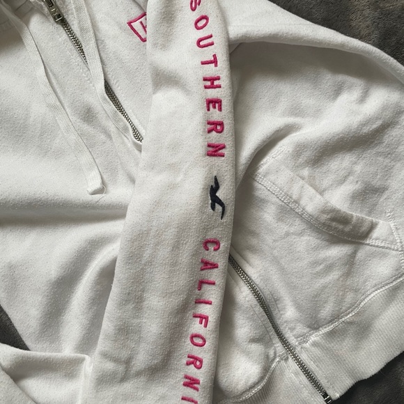 Zip-up hollister sweater - Picture 3 of 3